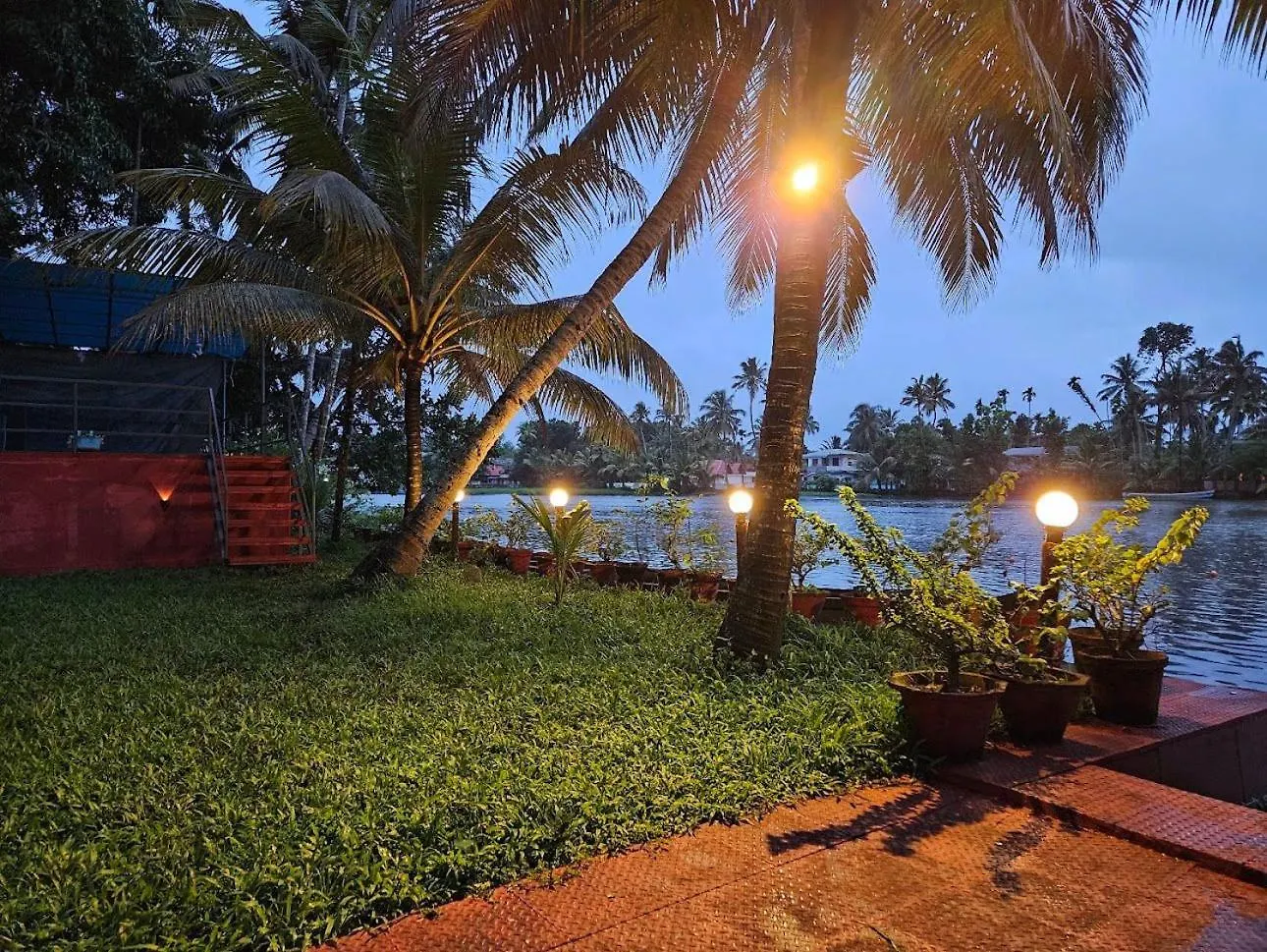 Top Yard Pool Villa & Kayaking Ambalapulai Holiday home